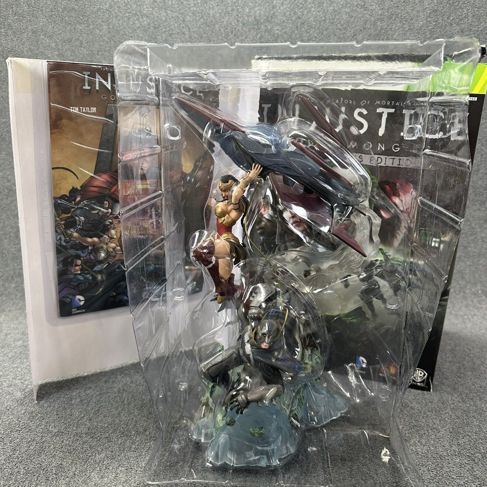 Injustice: Gods Among Us Collector's Edition Statue w/ Comic - No Game