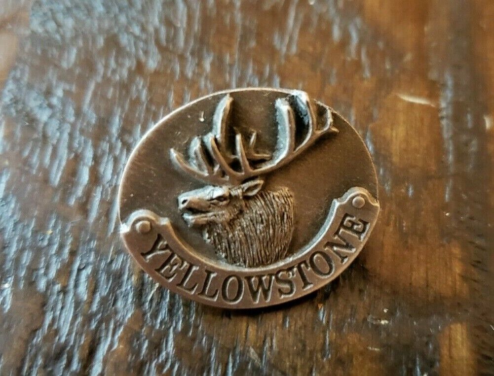 1993 YELLOWSTONE Moose 2109 Pinback Pin. Sisxiyou Inc.   