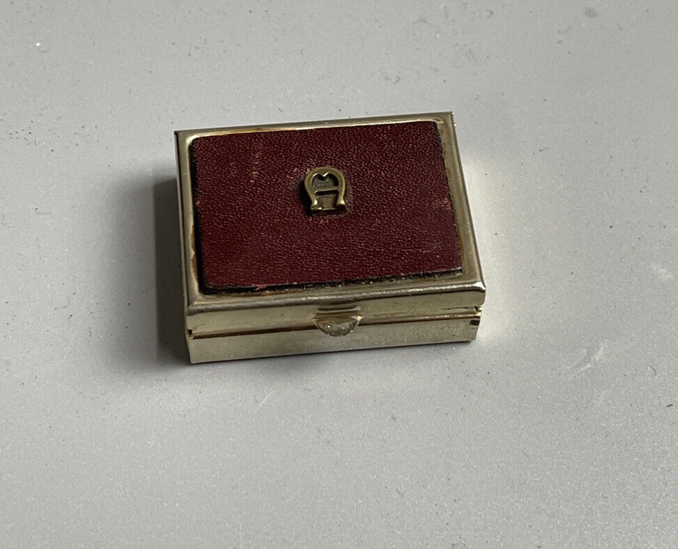 Etienne Aigner Burgundy Vintage Leather Small Pill Box 1970s