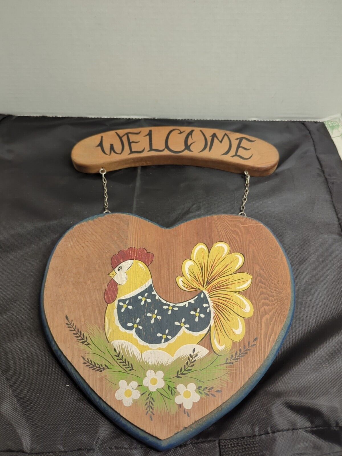Vintage Handmade 70\'s Solid Wood Heart Chicken Hen Welcome Sign