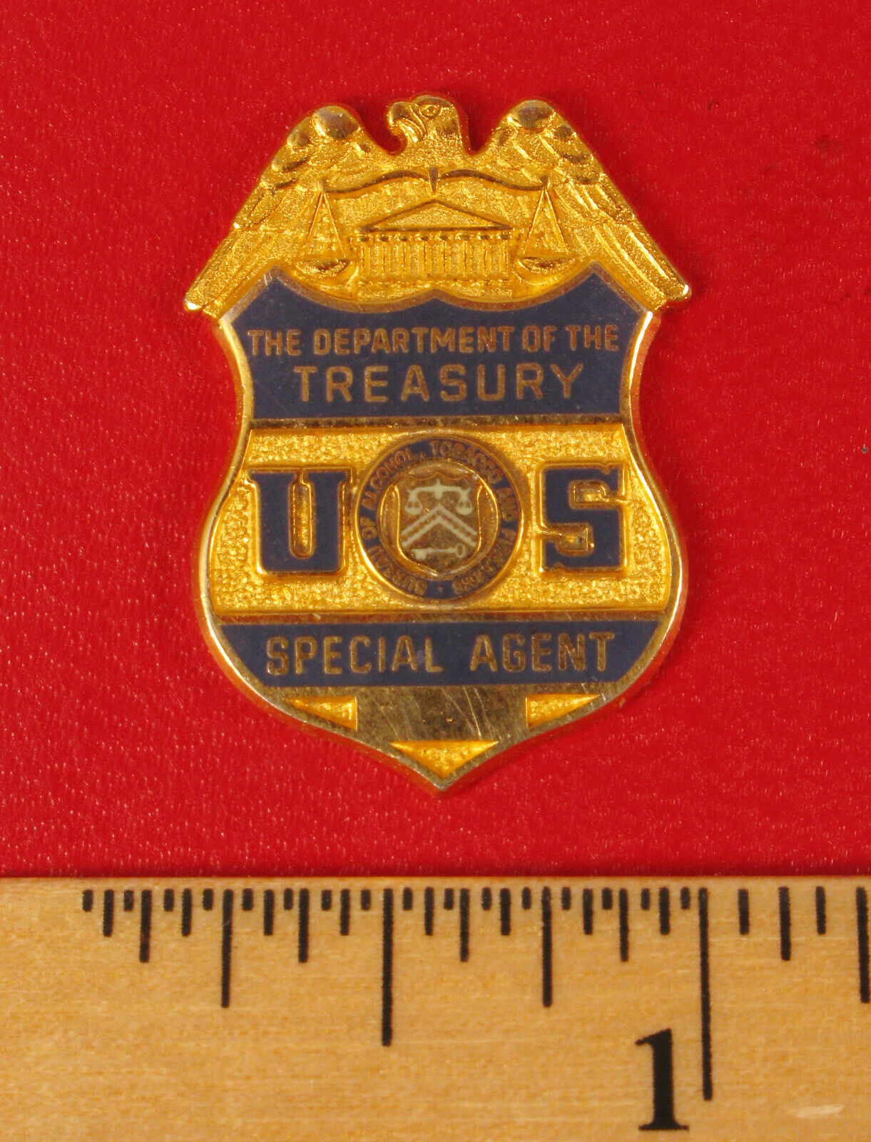 VINTAGE THE US DEPARTMENT OF TREASURY IRS SPECIAL AGENT ENAMEL MEDAL BADGE SMALL