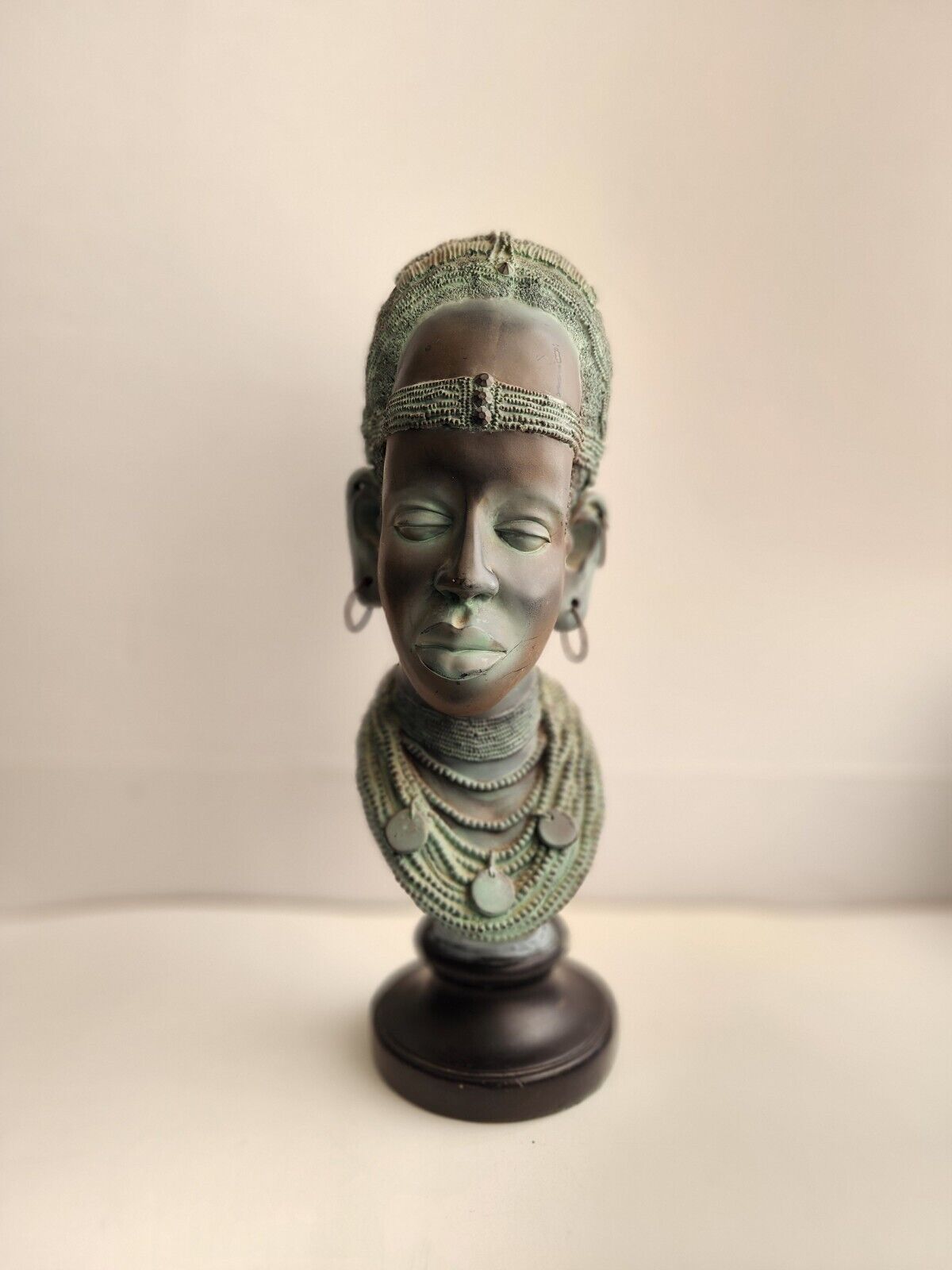 Vintage  Detailed  Sculpture Of African Queen