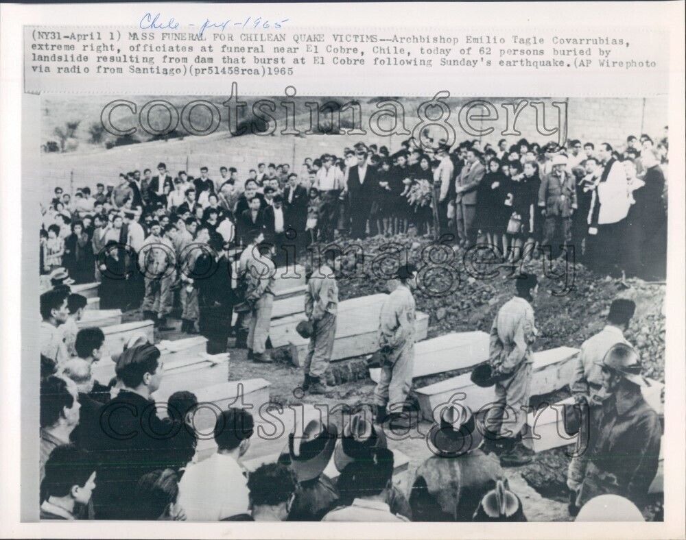 1965 Press Photo Coffins Mass Funeral Earthquake Victims El Cobre Chile