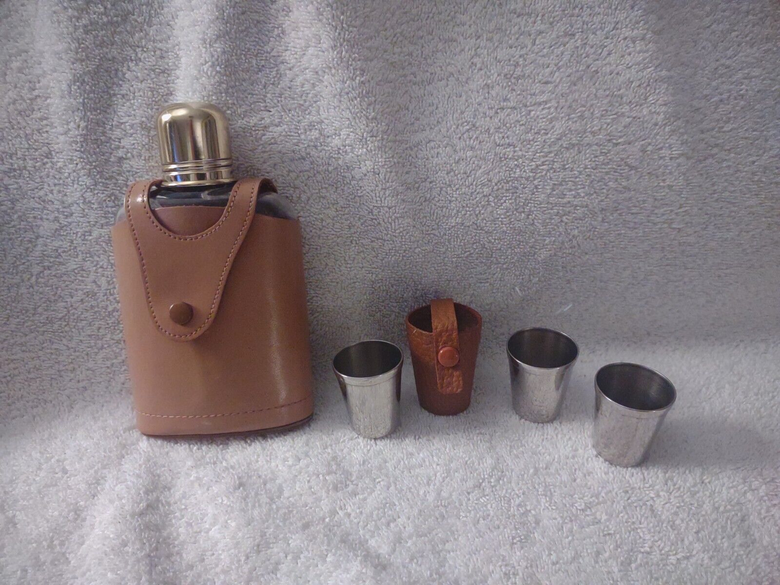 VTG Liquor Glass Container W/Top Grain Cowhide Protective Sleeve & 3 Shot Glass