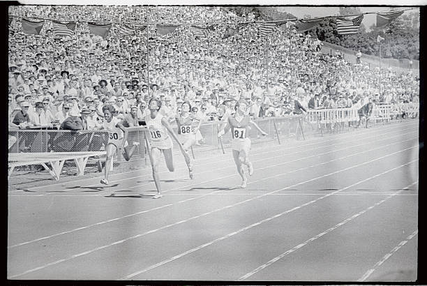 Wilma Rudolph USA wins womens 100 meter dash 115 as Russias Mar- 1962 Old Photo