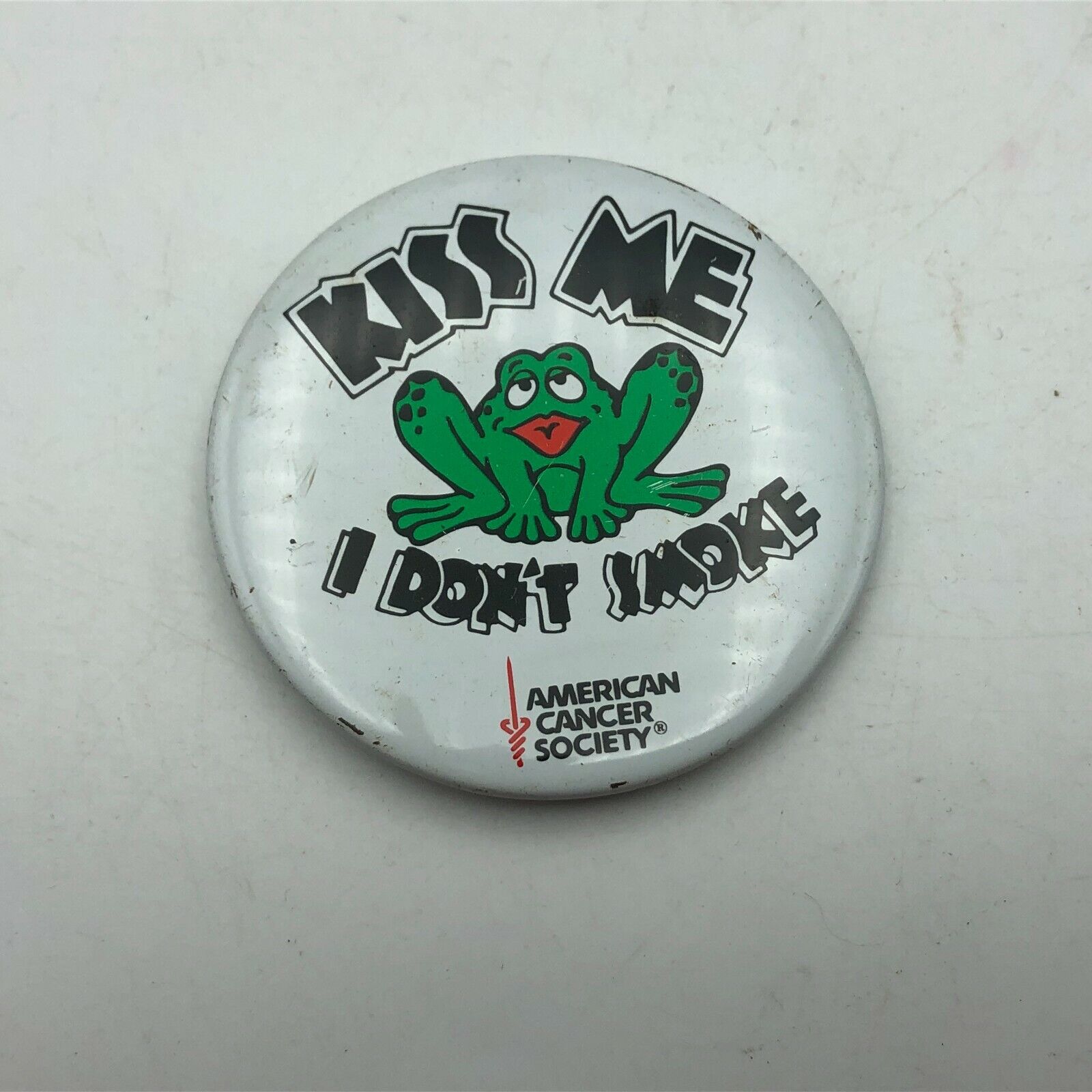 Vintage Frog Kiss Me I Don\'t Smoke Badge Button Pin Pinback  G2 