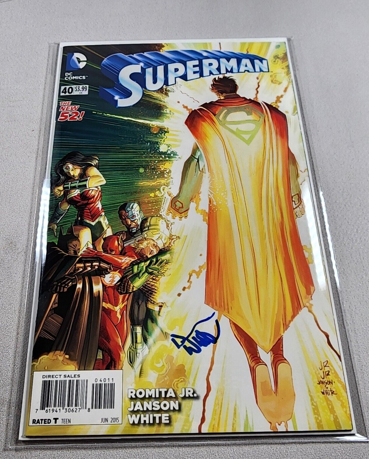 SUPERMAN Comic New 52 No 40  DC Comics Signed DEAN White W/coa