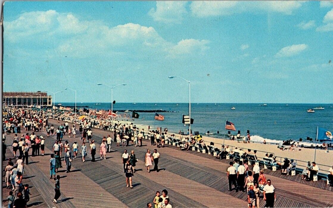 postcard Famous Boardwalk At Asbury Park New Jersey A6
