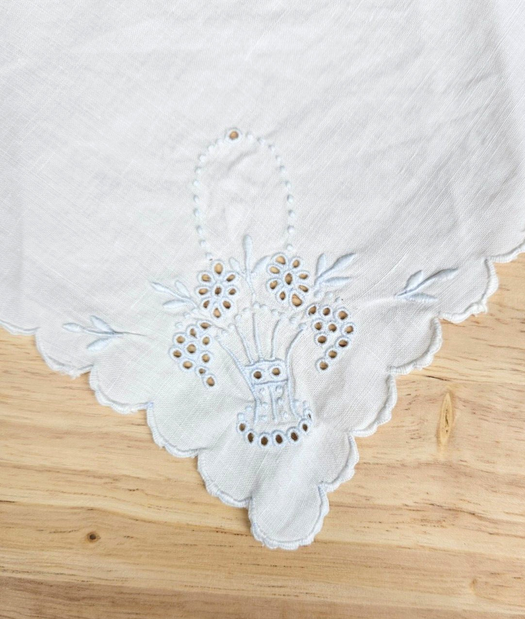 6 Antique WHITE LINEN NAPKINS: Cut Work Floral Embroidery Basket Scallop~Easter