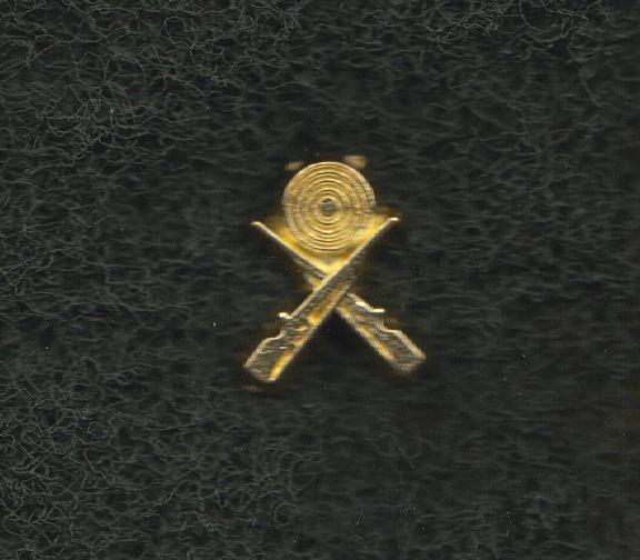 Rifle Team Club target crossed guns Letterman Jacket Pin gold tone