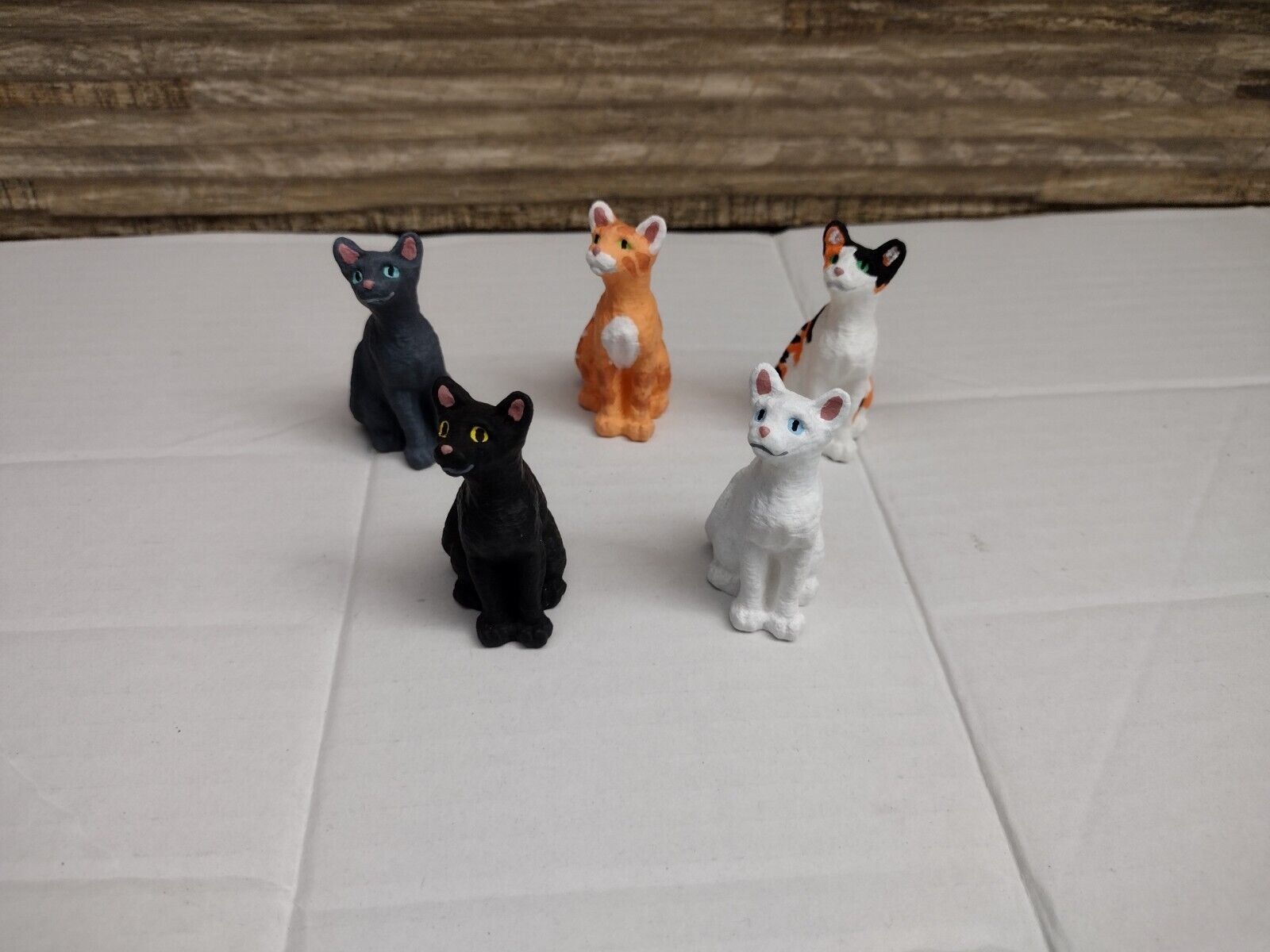 3D Printed - Mini Sitting Cat Figurines - Handpainted