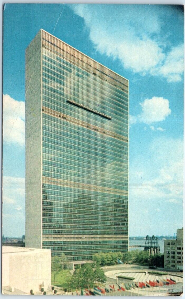 Postcard United Nations Headquarters NYC New York USA North America