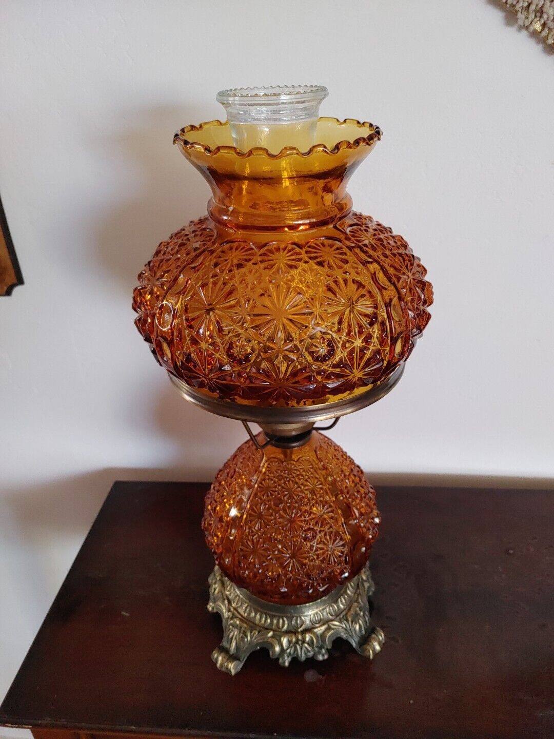 AMBER BUTTON & DAISY ELECTRIC TABLE 3 WAYS LAMP. Vintage/Full Working.