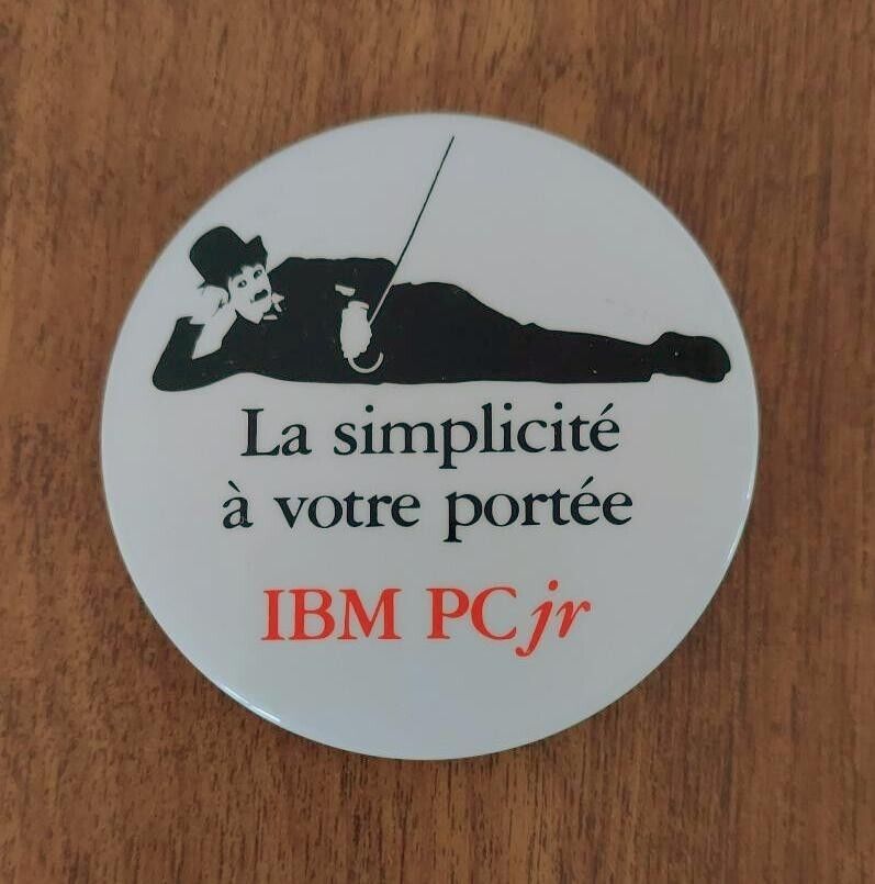 Vintage 1980s IBM PCjr Charlie Chaplin La simplicité a votre porteé Pinback