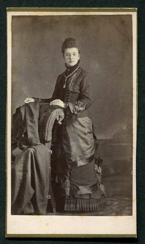 Antique CDV Photo Elegant Victorian Woman w Beautiful Fashion Dress Chair