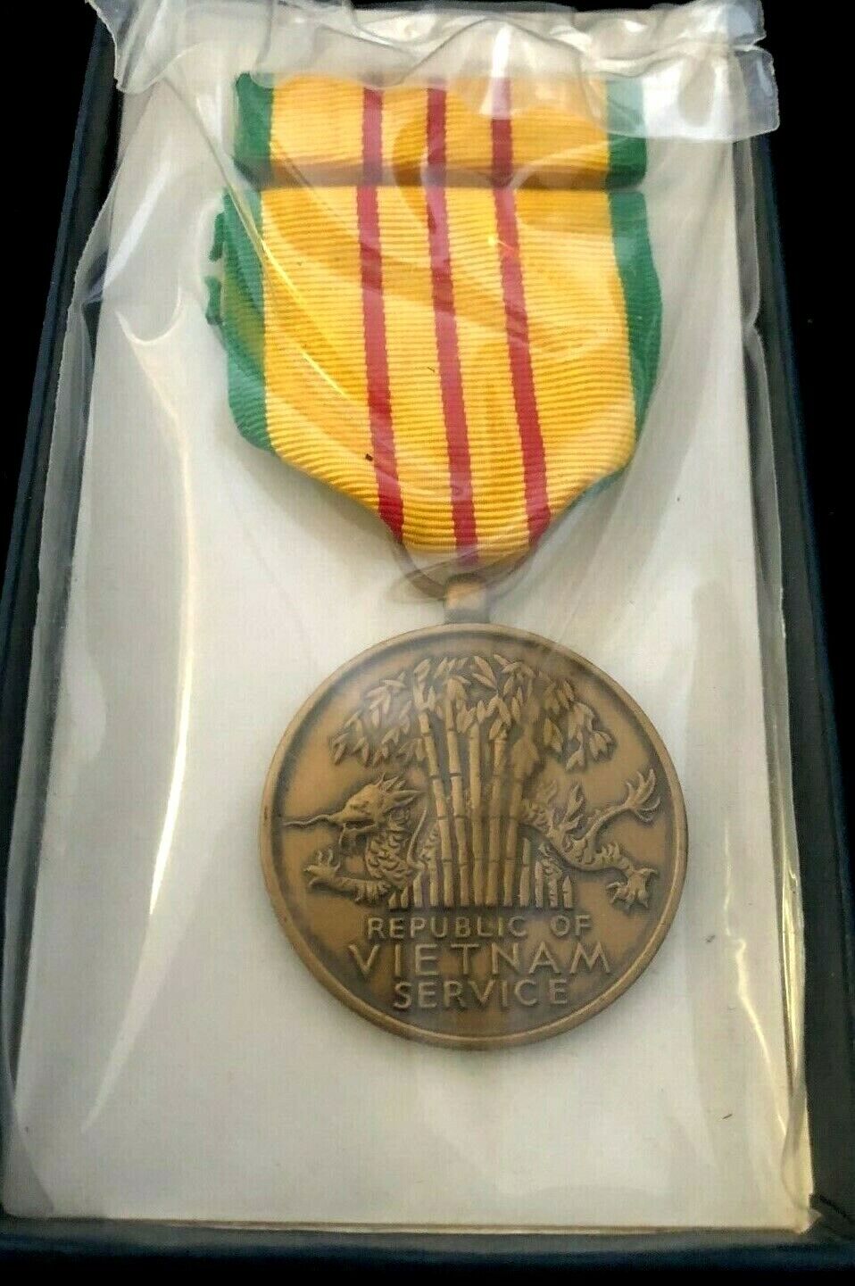 NEW-ORIGINAL-VIETNAM SERVICE MEDAL SET-, IN MILITARY-GI- ISSUE BOX- Dated 1969