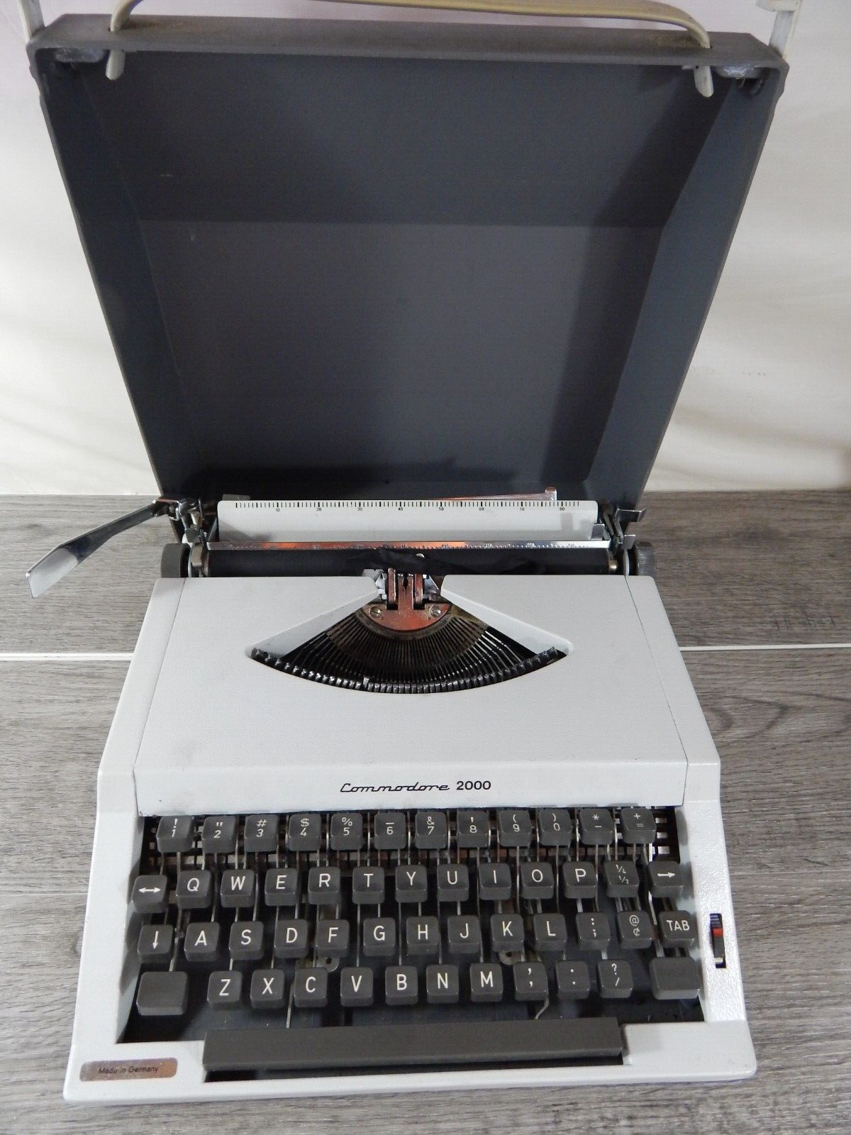 VERY RARE Vintage Commodore 2000 Portable Typewriter *READ DESCRIPTION*