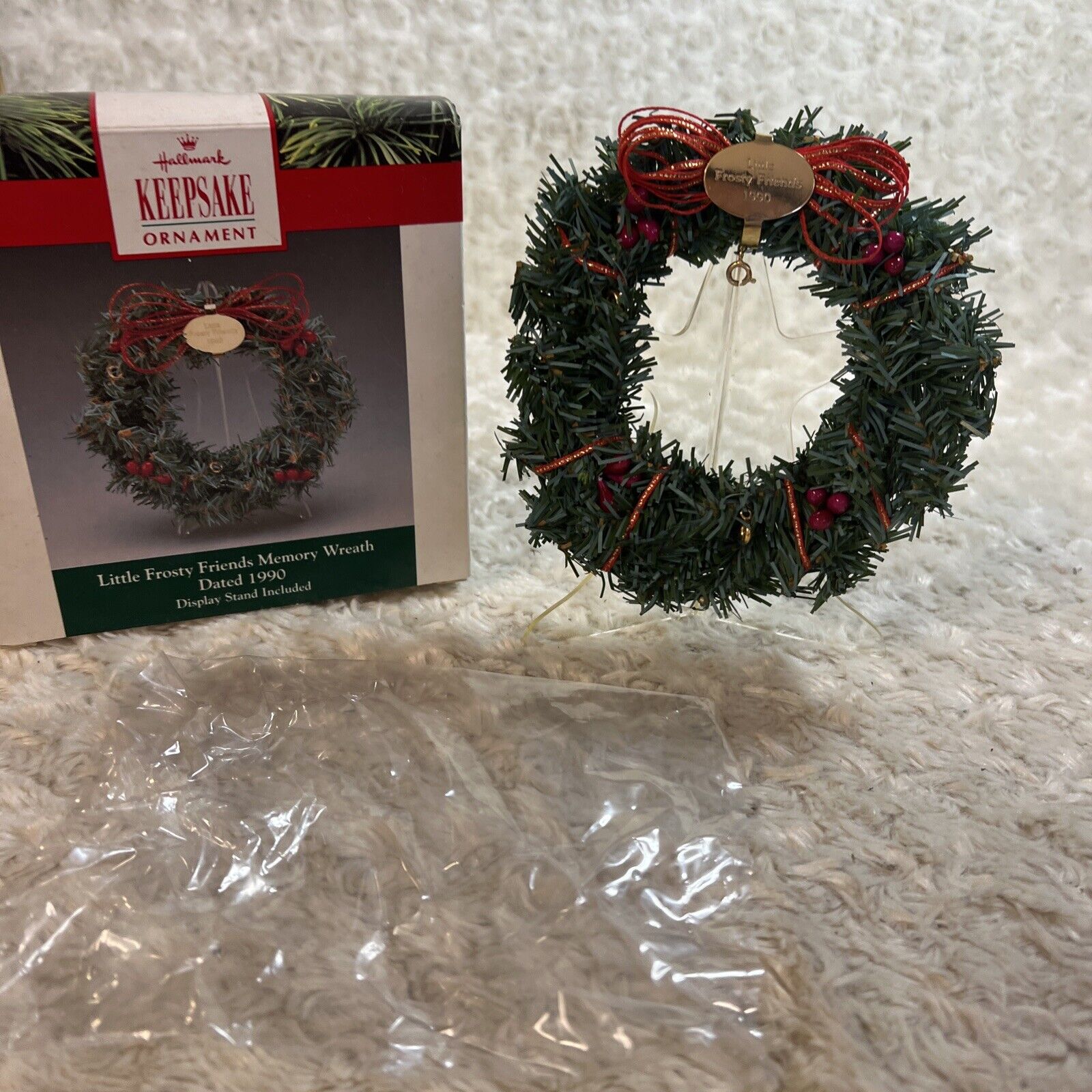 Little Frosty Friends Memory Wreath 1990 Hallmark Keepsake Ornament MINI Display