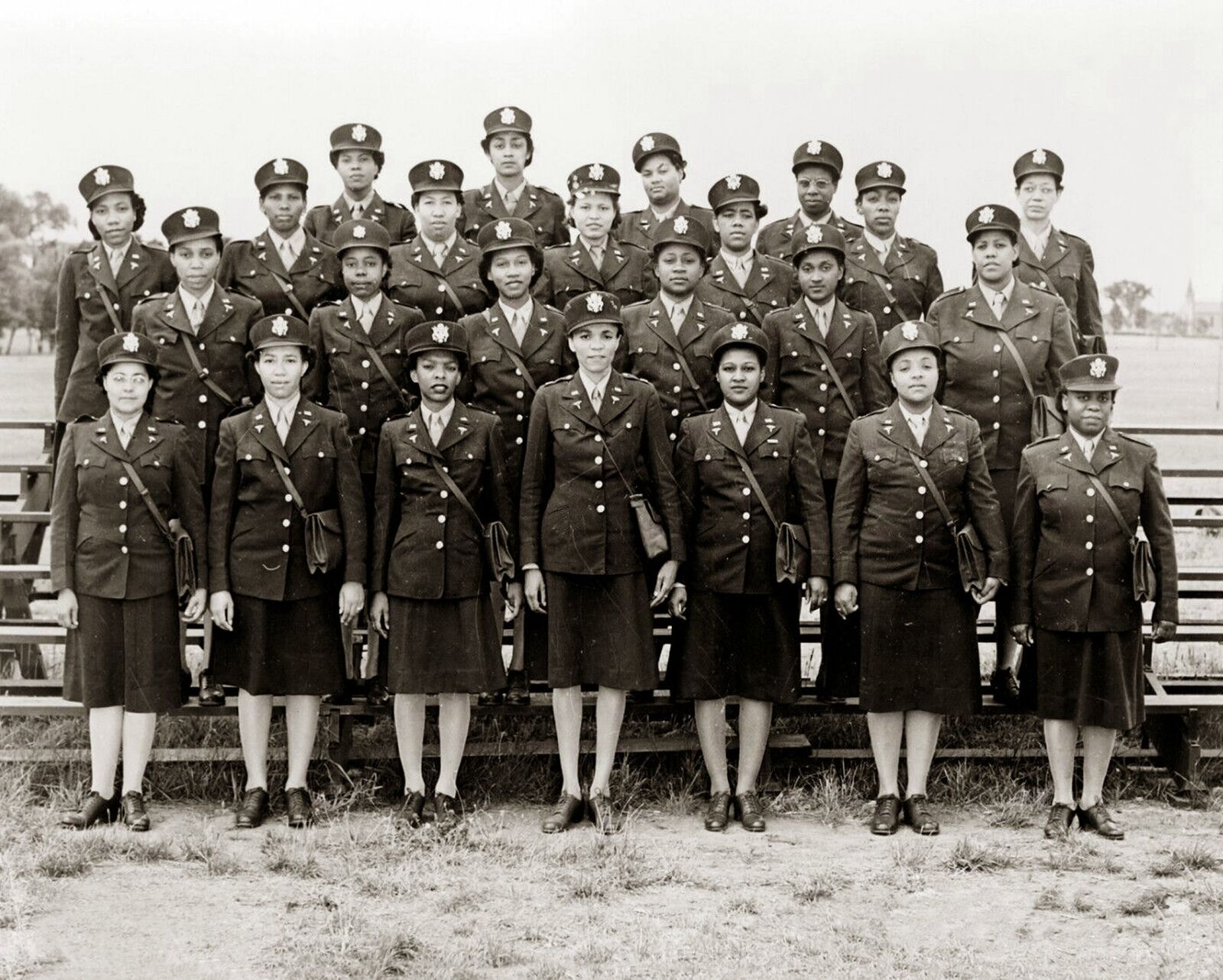 1945 First US African American Nurses in England WW2 Photo (224-v)