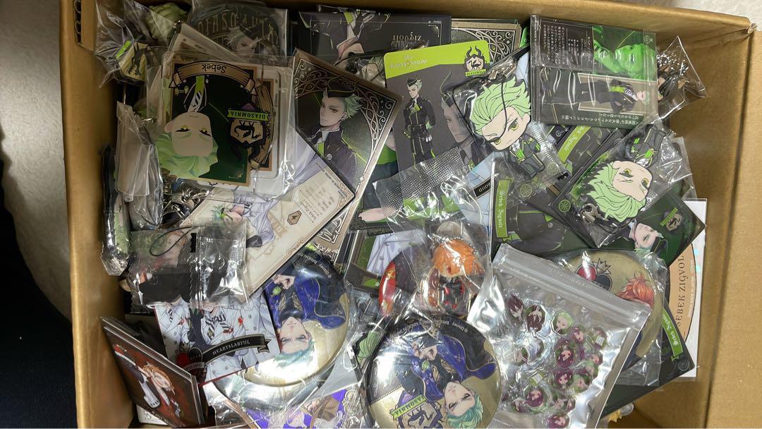 Twisted wonderland keychain Acrylic stand tin badge lot sale set Collection