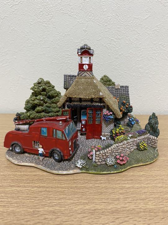 Lilliput Lane Firemans Watch Fire Station miniature house diorama Good Condition
