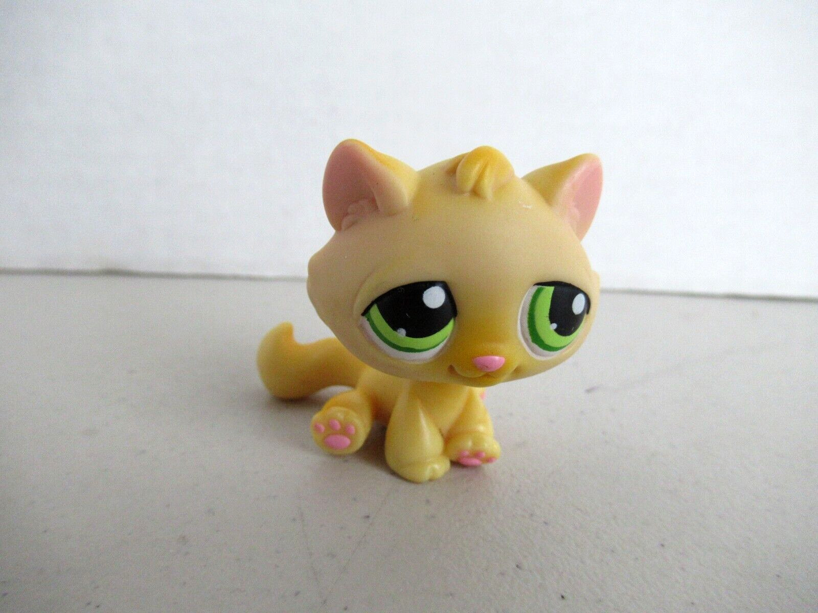 Littlest Pet Shop LPS 401 Kitty Cat Yellow Pink Inner Ear Green Dot Eyes