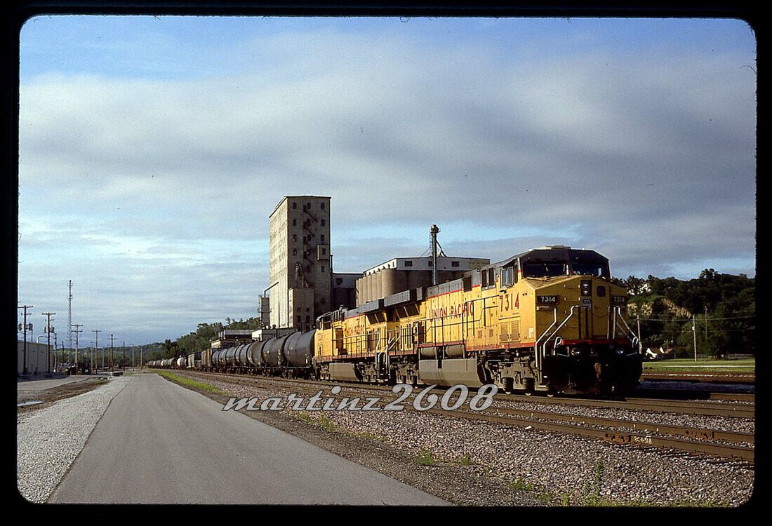 (YM) ORIG. SLIDE UNION PACIFIC (UP) 7314 ACTION