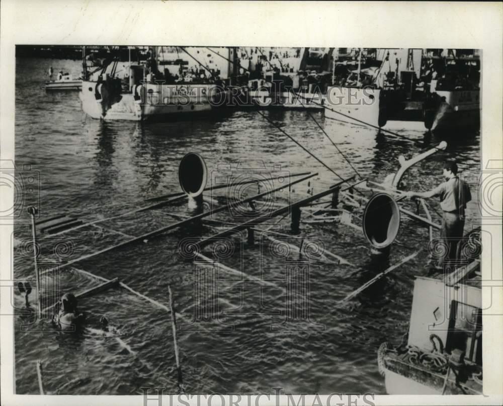 1967 Press Photo Ships sunk in Suez Canal in 1956 block passage through waterway