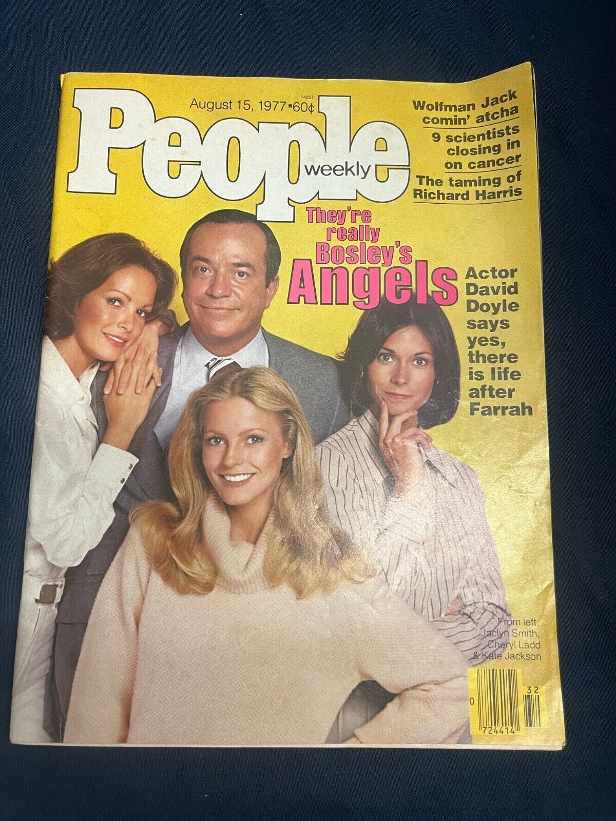  PEOPLE MAGAZINE , 8/15/77 , Bosley\'s Angels , Farrah ,David Doyle ,Wolfman Jack