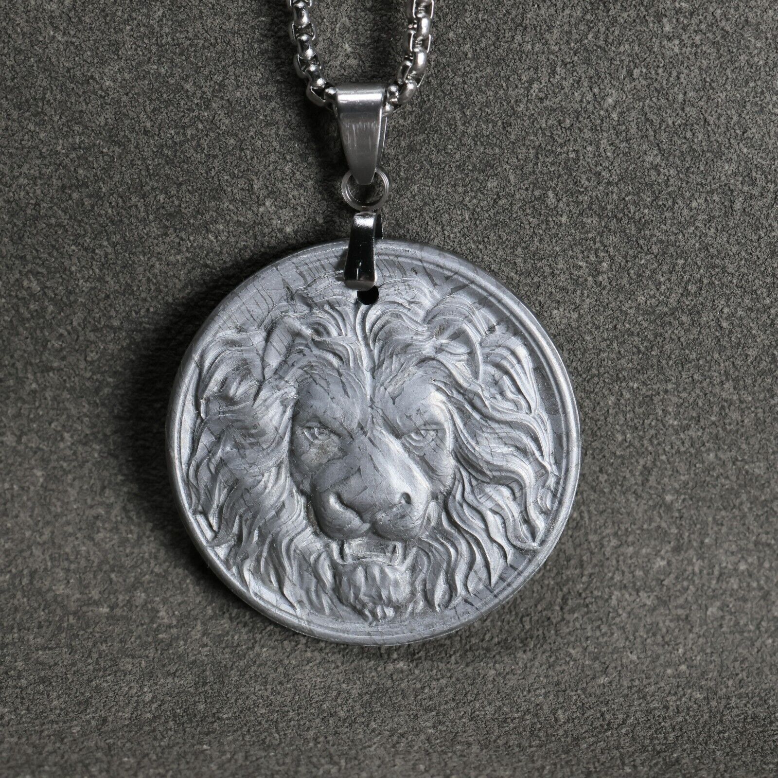 Natural Muonionalusta meteorite carved pendant， Lion design shape pendant