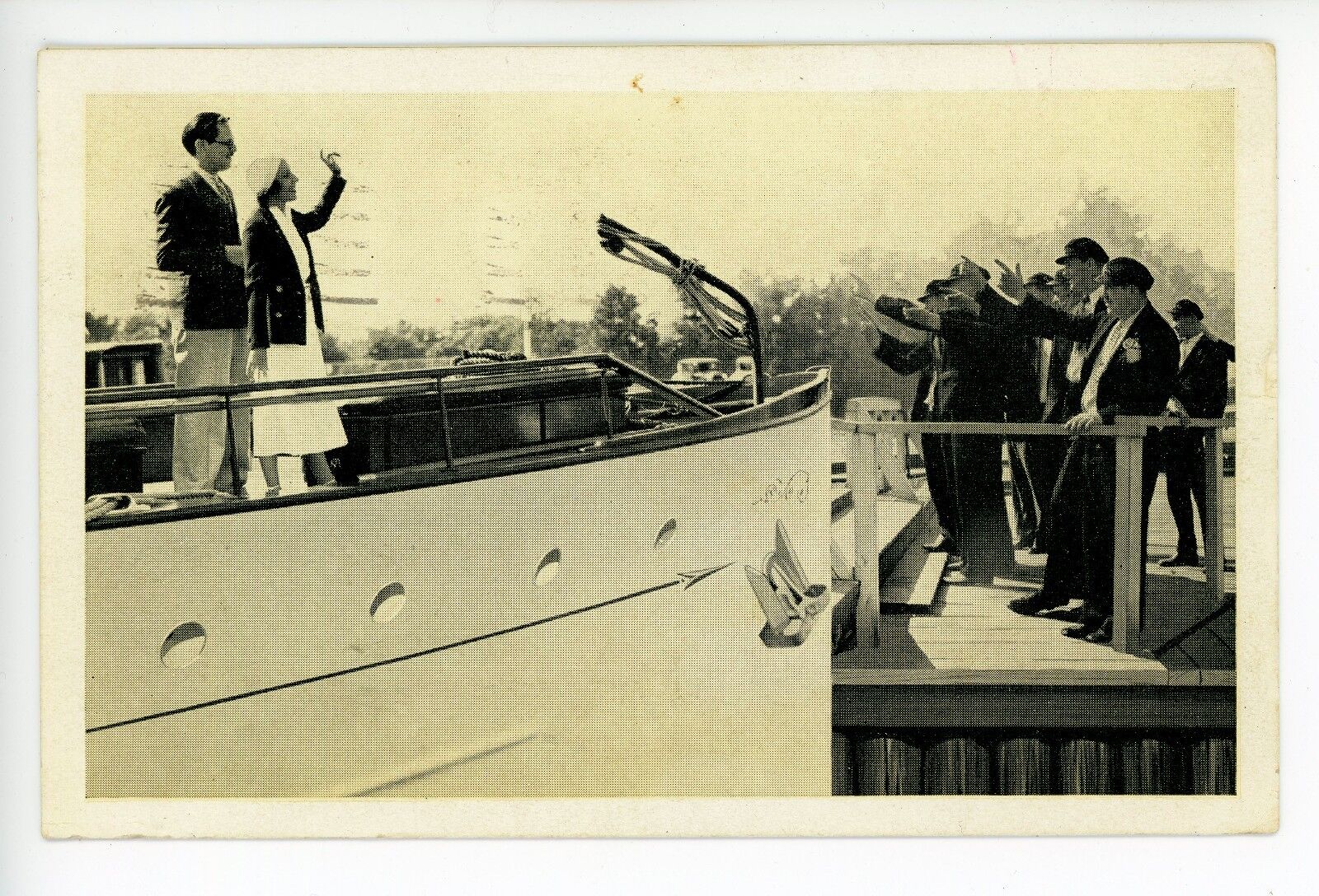 Lavoris Aces—Antique Advertising PC Couple Departing on Yacht Boat 1932