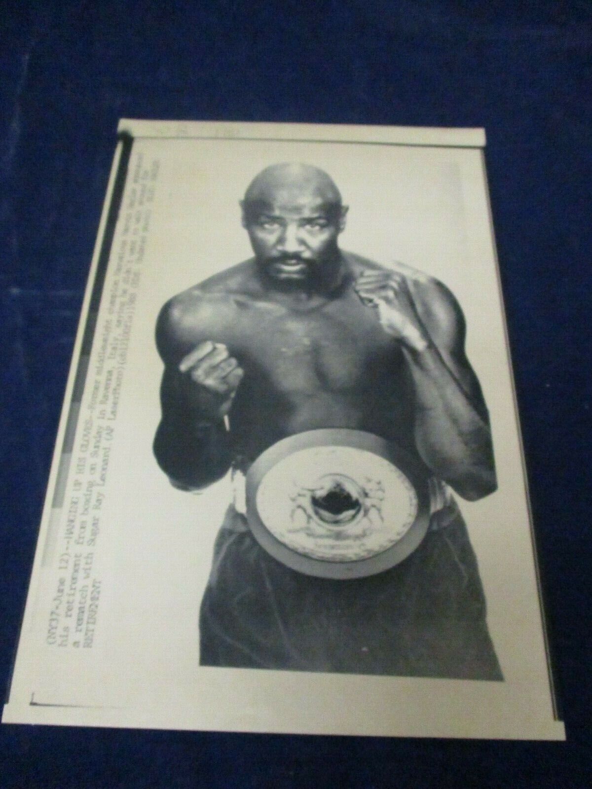 Wire Press Photo 1988 Marvelous Marvin Hagler title belt fist up - retiring