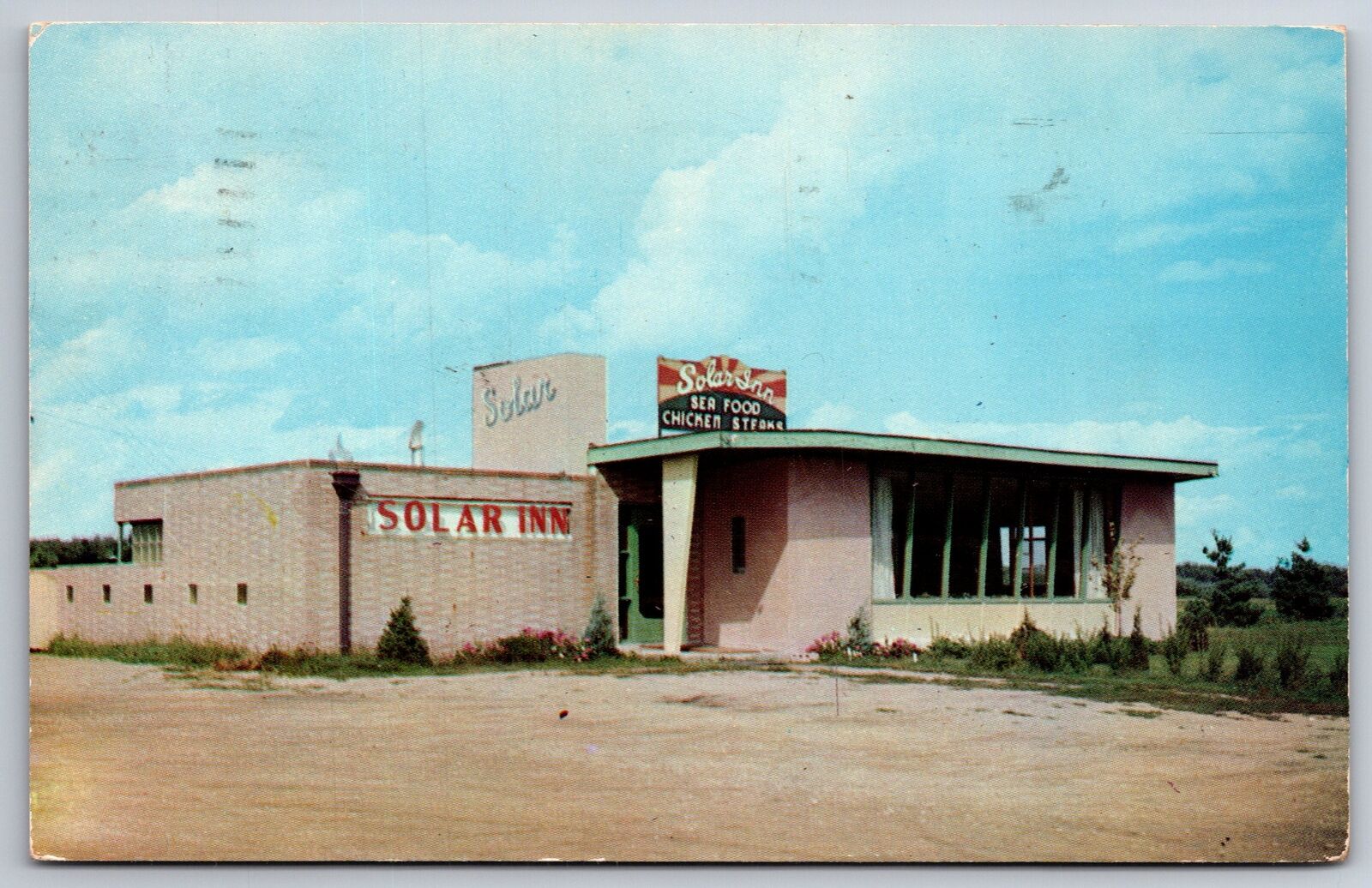 Ames Iowa~Solar Inn Restaurant~Roadside~1957 Postcard