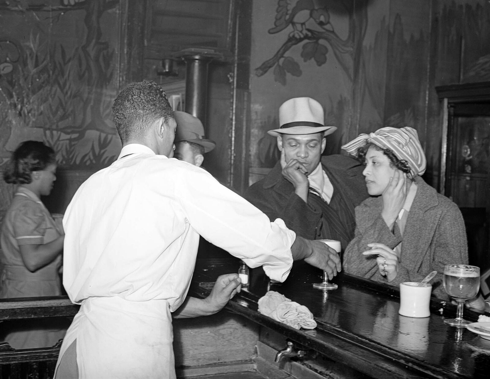 1941 African American Tavern, Chicago, Illinois Old Photo 8.5\