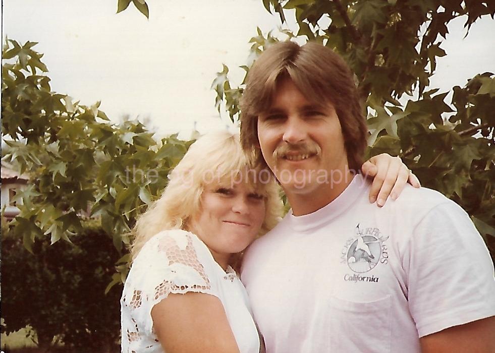1970\'s 80\'s COUPLE Young Woman Man FOUND PHOTO Color ORIGINAL Snapshot 312 56 I