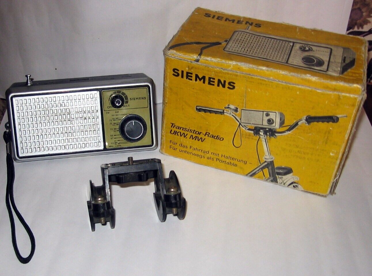 Vintage Rаrе SIEMENS RT 600 5 Portable Bike UKW / AW Transistor Radio , BOX