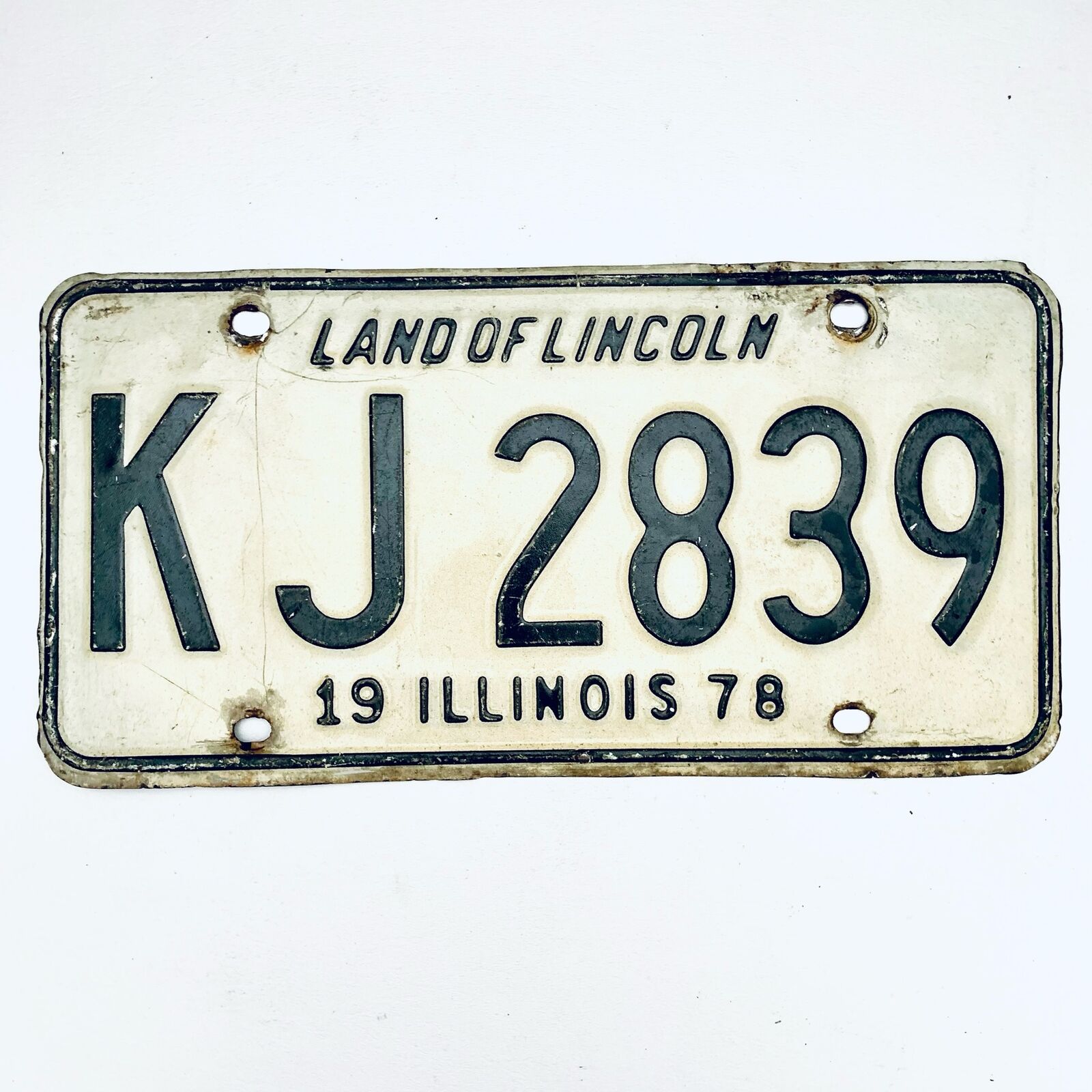 1978 United States Illinois Land of Lincoln Passenger License Plate KJ 2839