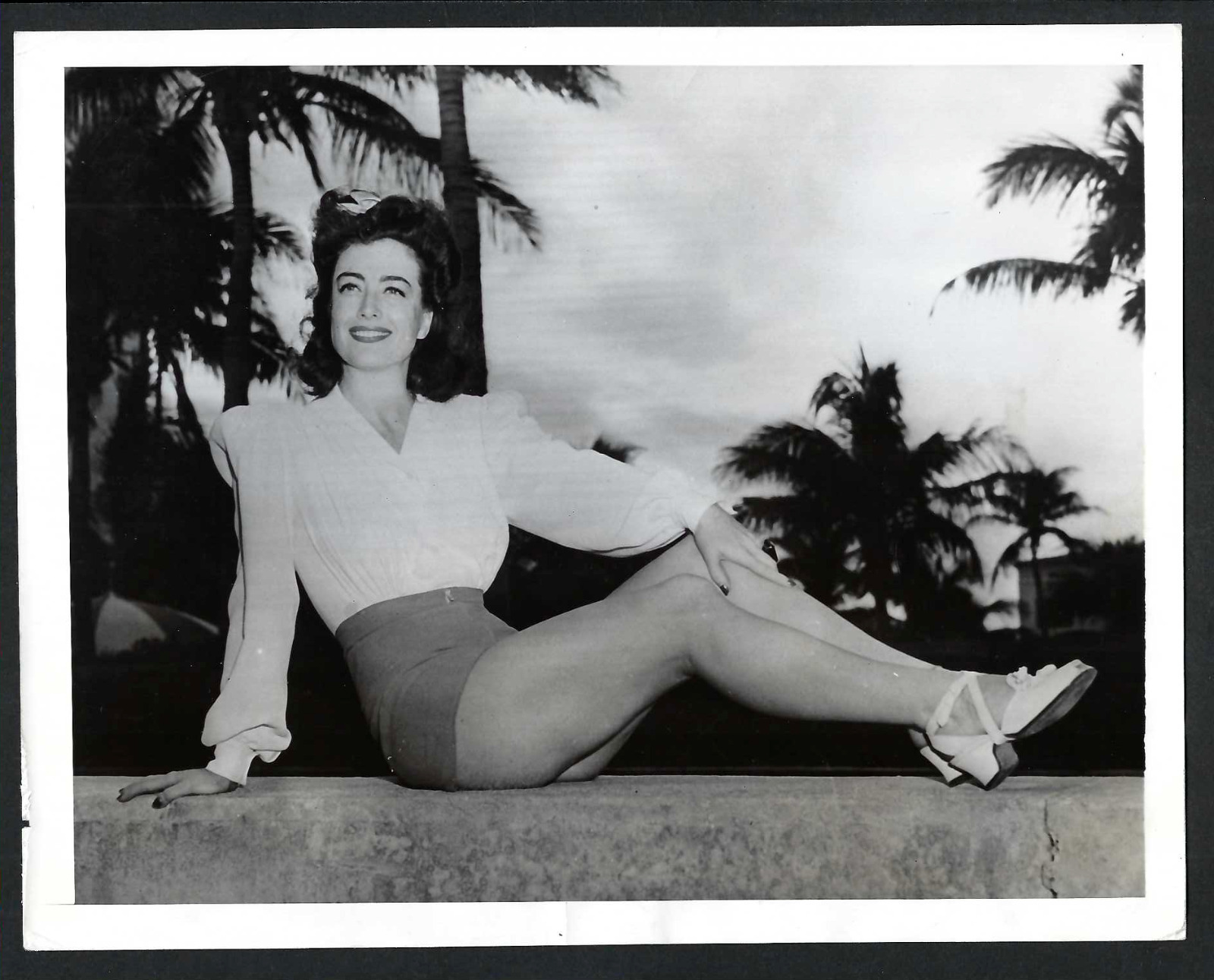 JOAN CRAWFORD ACTRESS SEXY LEGS 1942 ORIGINAL PRESS PHOTO