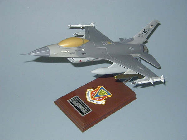 USAF General Dymanics F-16C Falcon Mountain Home AFB Desk 1/32 Model SC Airplane