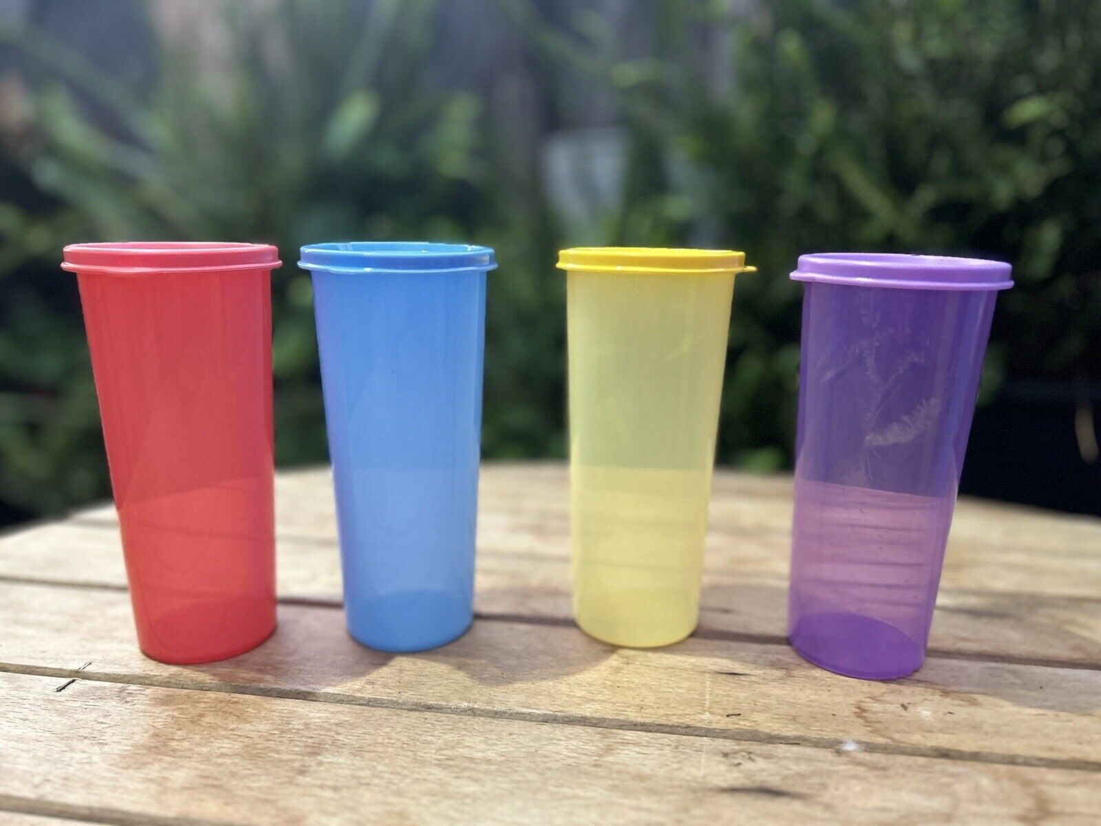 Tupperware New Set of 4 Colorful 16oz Tumblers with lids