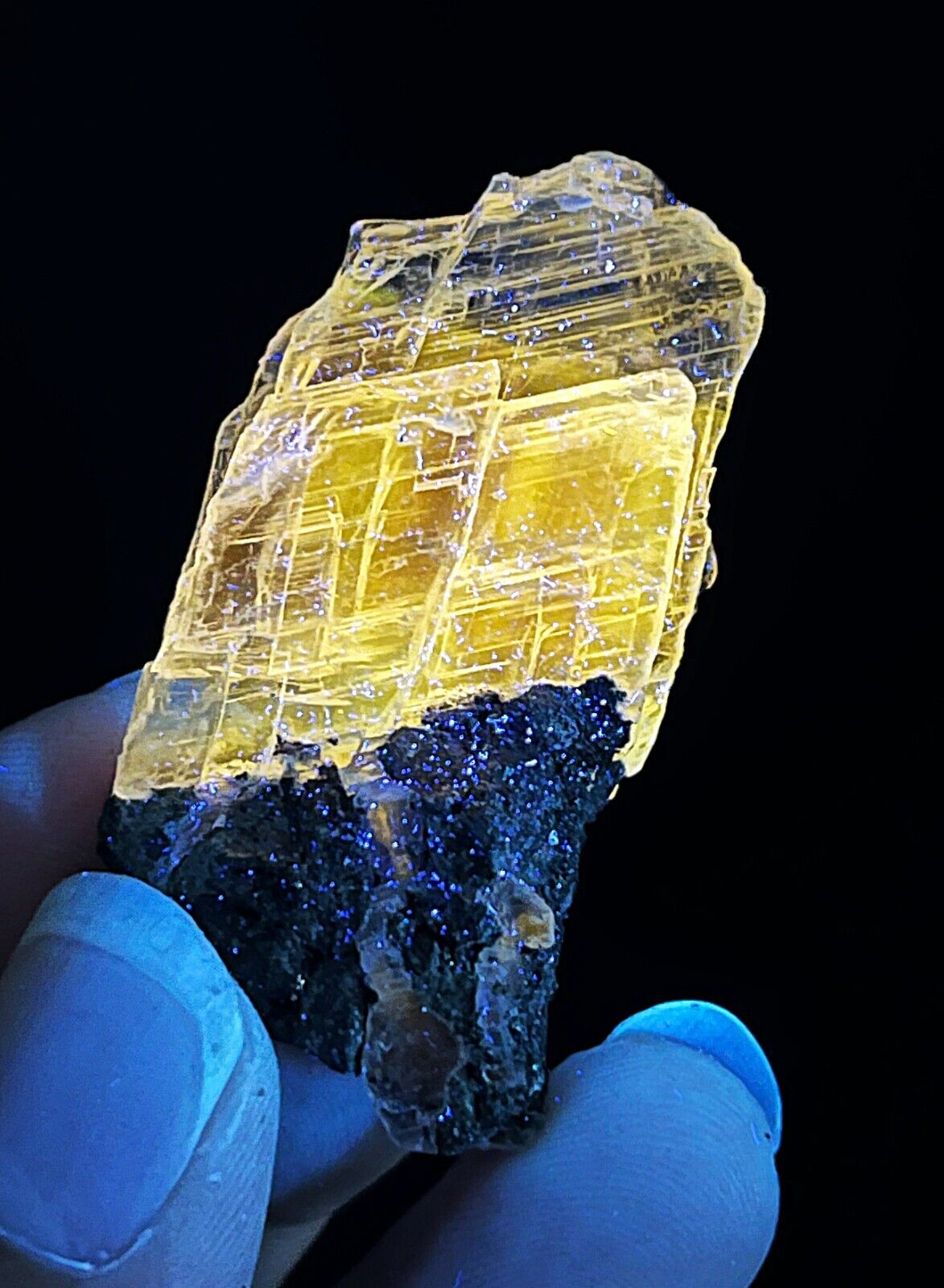 28.5g Natural Rare Yellow UV Light Selenite Mineral Specimen