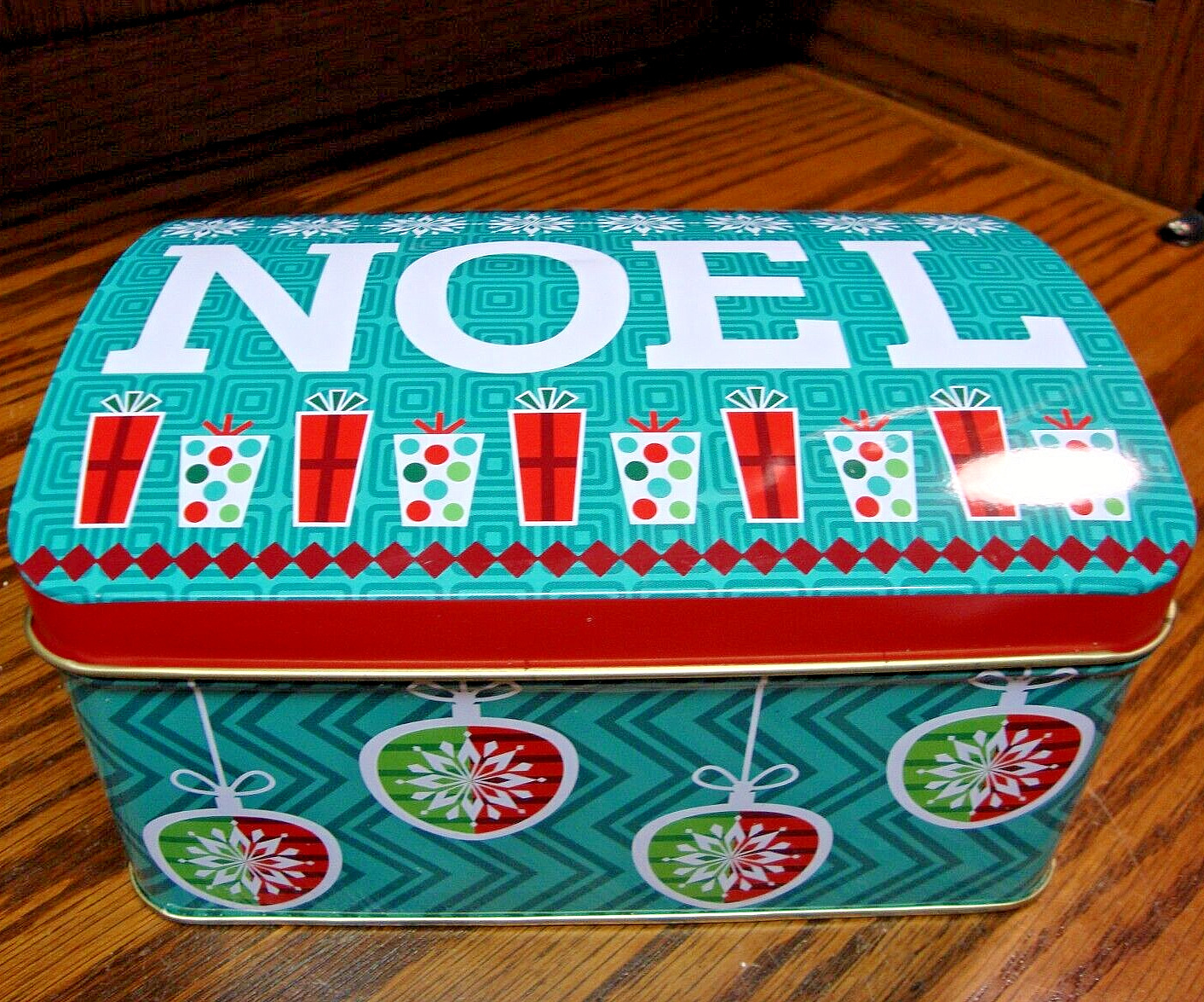 CHRISTMAS Tin Noel -Ornaments~Gifts~Hinged Lid-Treats-Storage 3.5x6.5x4.3\