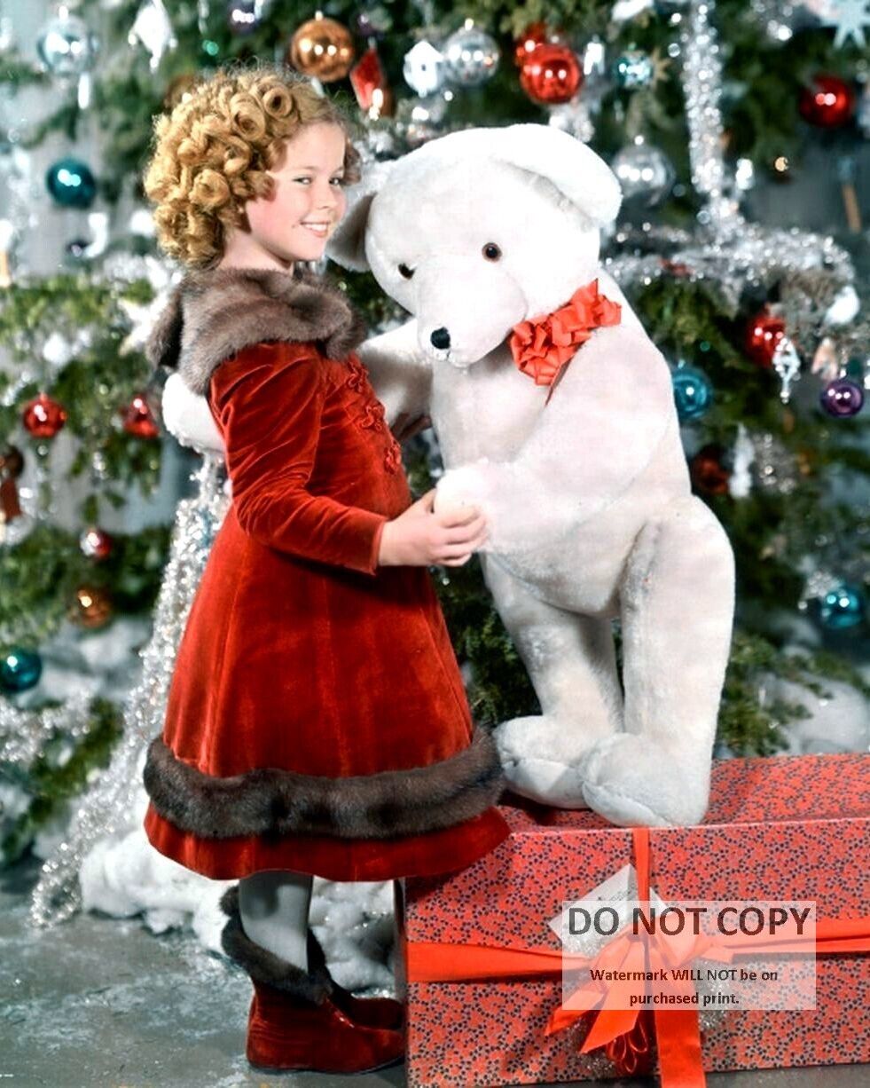 ACTRESS SHIRLEY TEMPLE - 8X10 CHRISTMAS PUBLICITY PHOTO (DD314)