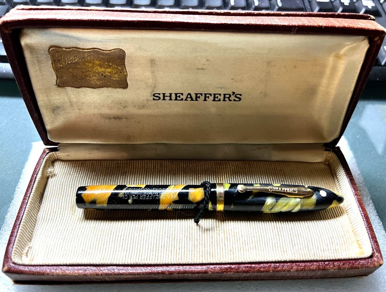 Restored 1930\'s LT Sheaffer Half-Balance fountain pen with sales box