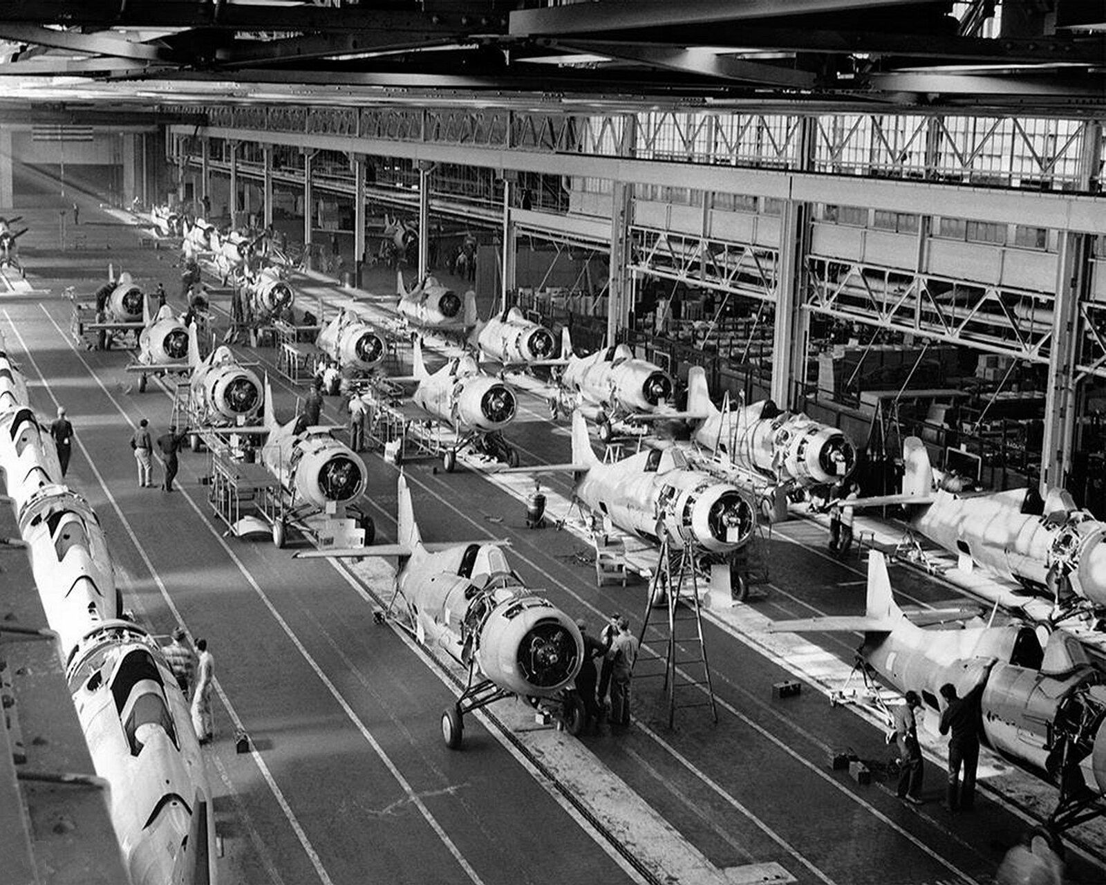 1943  F4F WILDCAT FIGHTER JETS Manufacturing Line Photo  (219-Z)