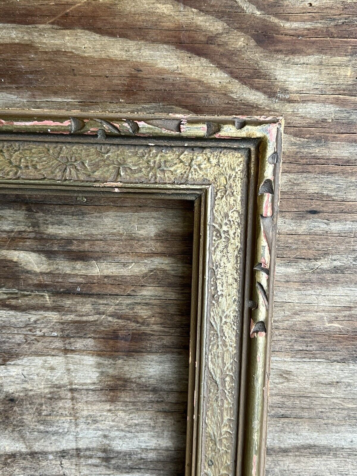 SUPERB ANTIQUE GOLD GESSO ARTS AND CRAFTS MISSION WOOD PICTURE FRAME