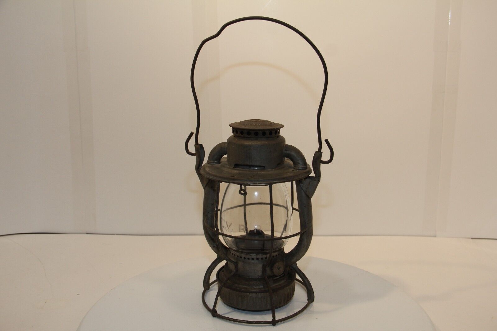 Dietz Vesta New York, Antique Vintage Lehigh Valley Railroad Lantern        -37e