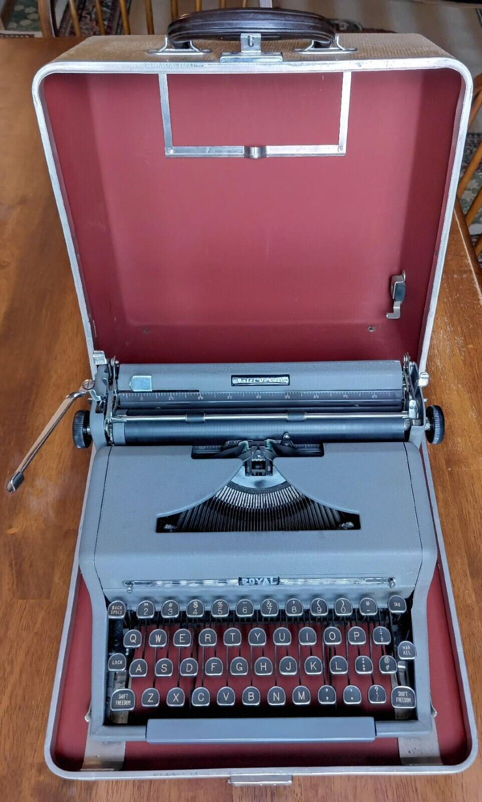 Royal Manual Typewriter Quiet De Luxe Model From 1950\'s With Case & Booklet