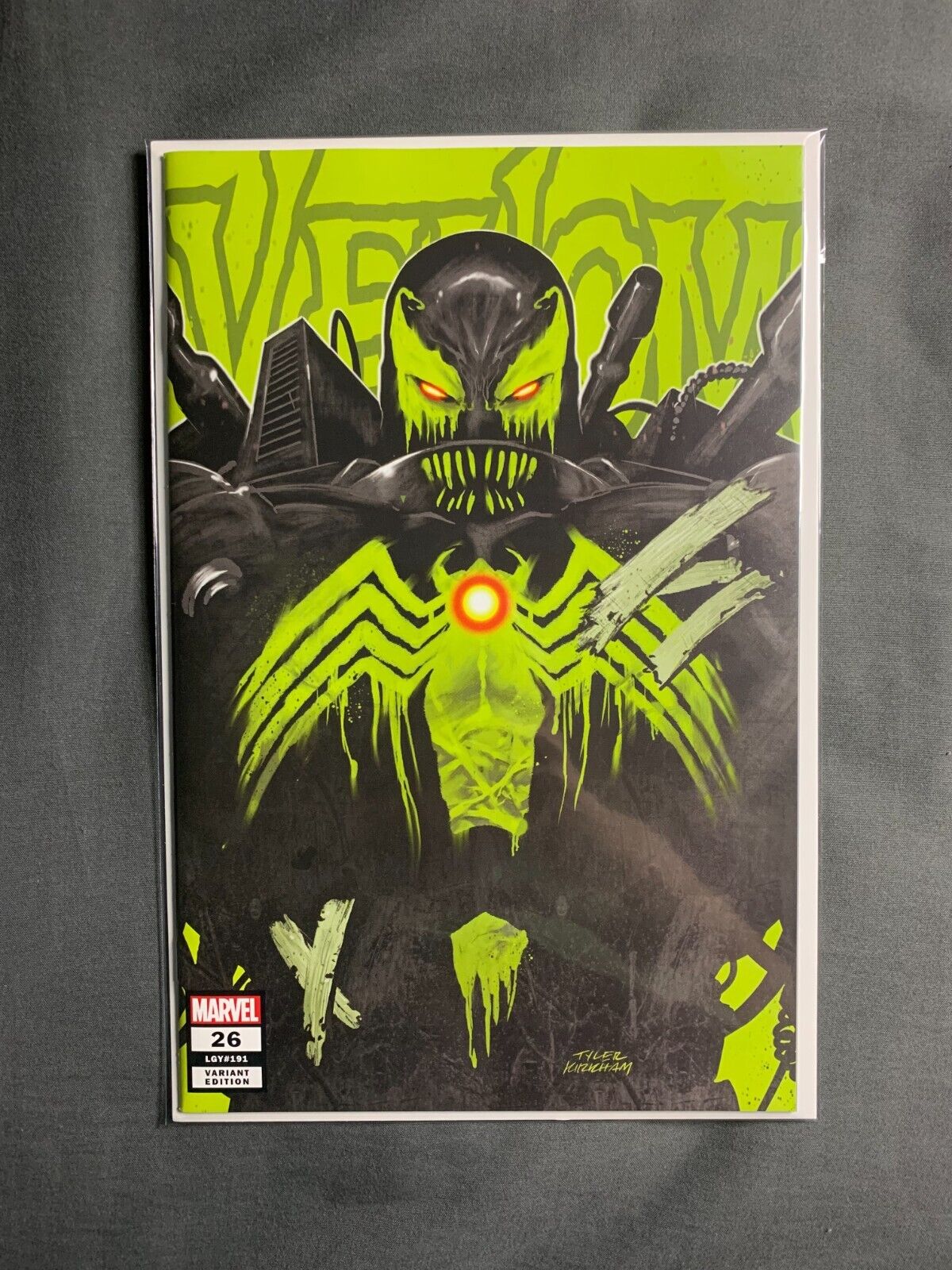 Venom 26 Tyler Kirkham Variant - First Full Appearance Virus - Marvel - NM