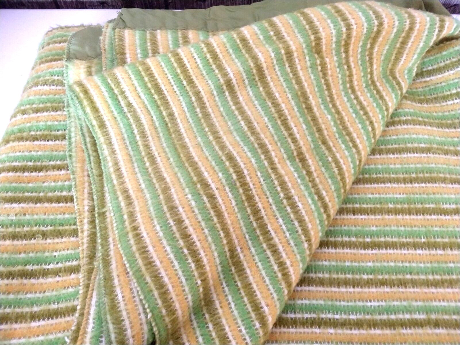 VINTAGE BLANKET COVERING GREEN AND MUSTARD STRIPED DOUBLE 60\'s-70\'s